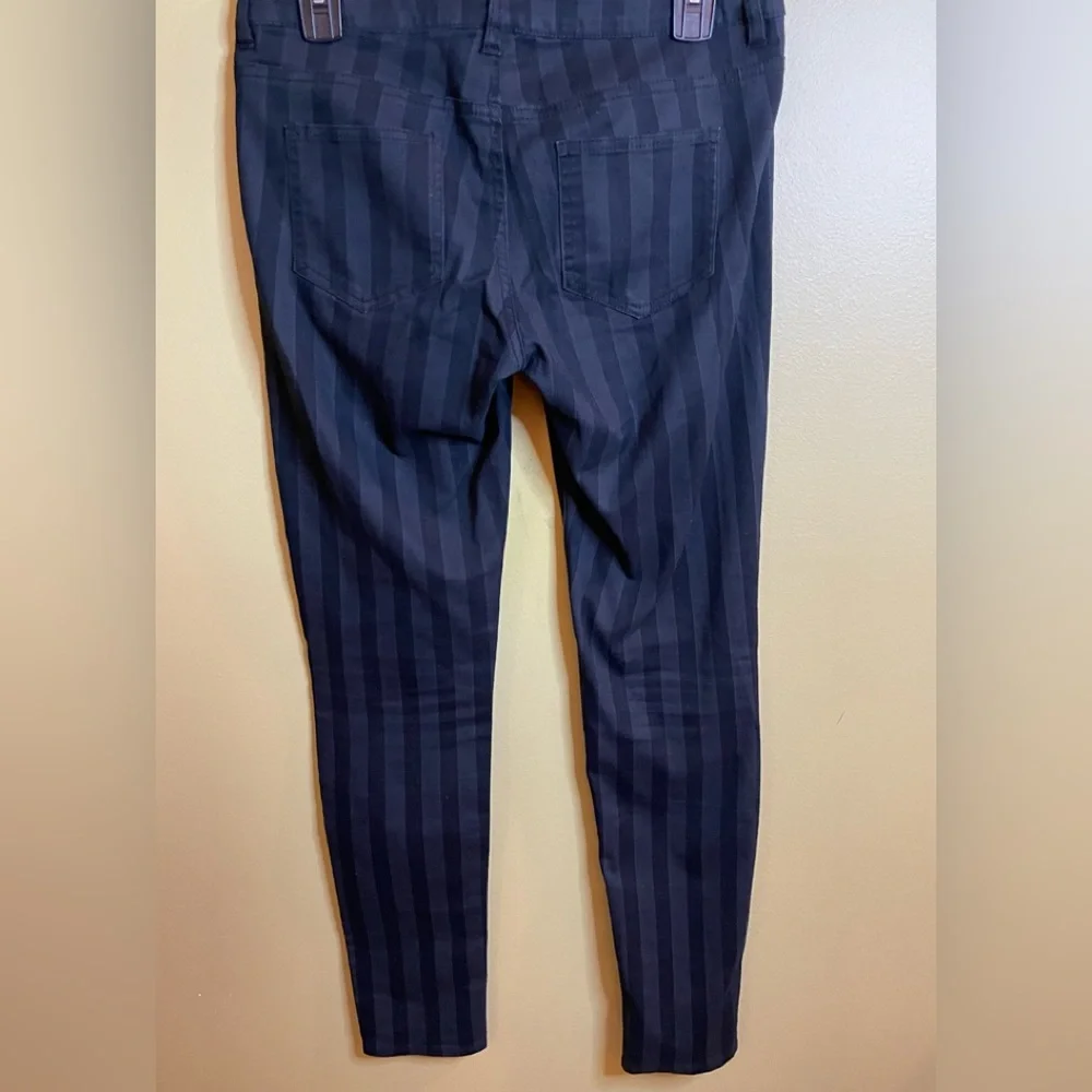 H&M Divided - Size 8 - Picture 4 of 5